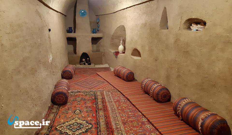 نمای داخل اتاق های اقامتگاه بوم گردی بوم قلعه آریز - بافق - دهکده گردشگری باقرآباد