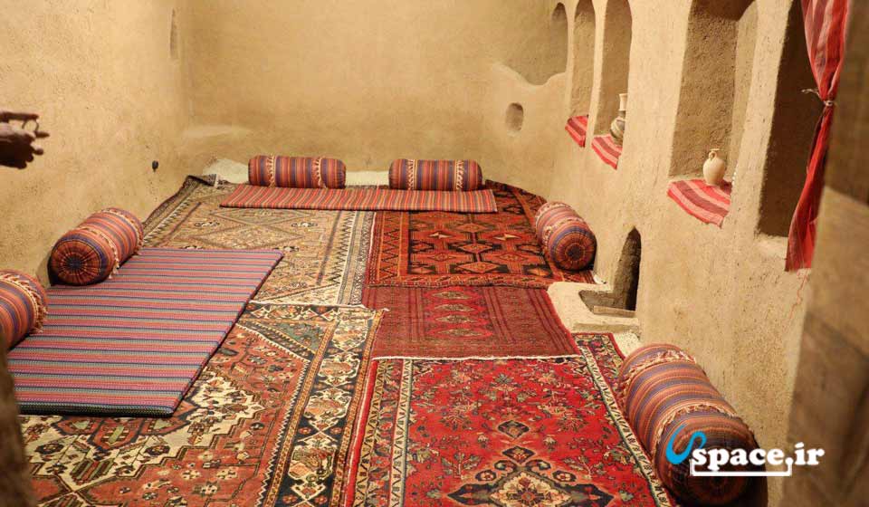 نمای داخل اتاق های اقامتگاه بوم گردی بوم قلعه آریز - بافق - دهکده گردشگری باقرآباد